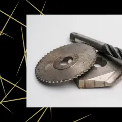 Narzędzia HSS: tarcza tnąca, gwintownik i metalowy element.
