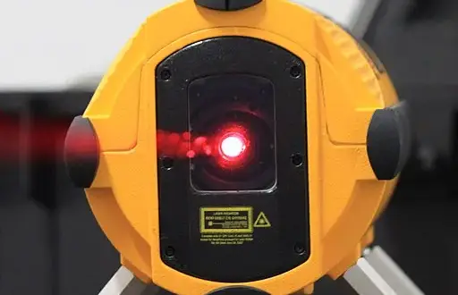 Poziomica laserowa Stanley czy Bosch – która jest lepsza do Twoich prac?
