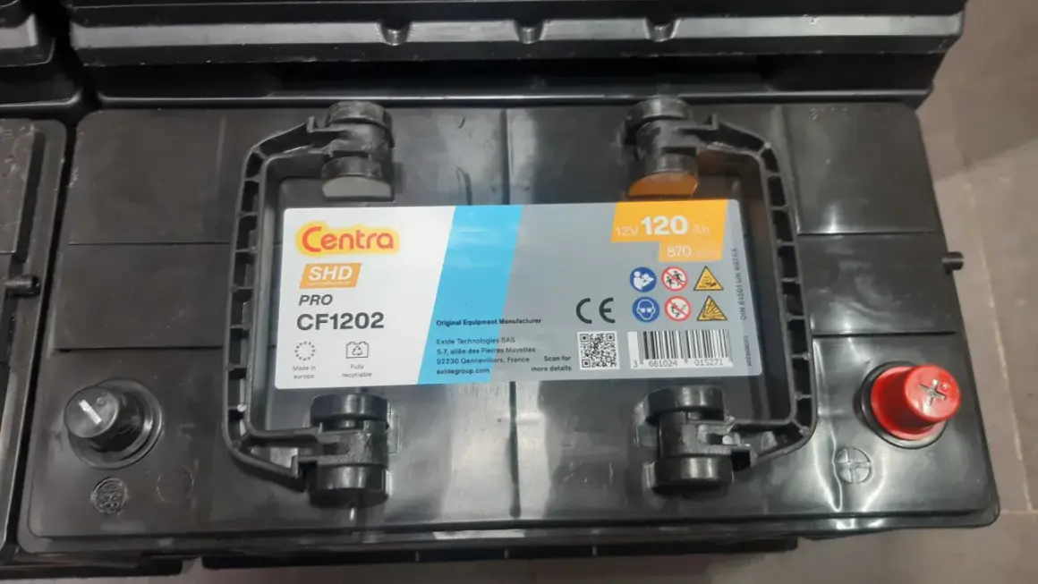 Akumulator Centra PRO CF1202 120 Ah, idealny do MF 255. Wyprodukowany w Europie, w pełni nadaje się do recyklingu.